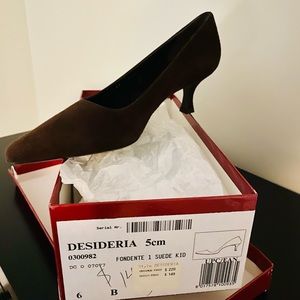 Ferragamo Desideria Brown Suede Pumps